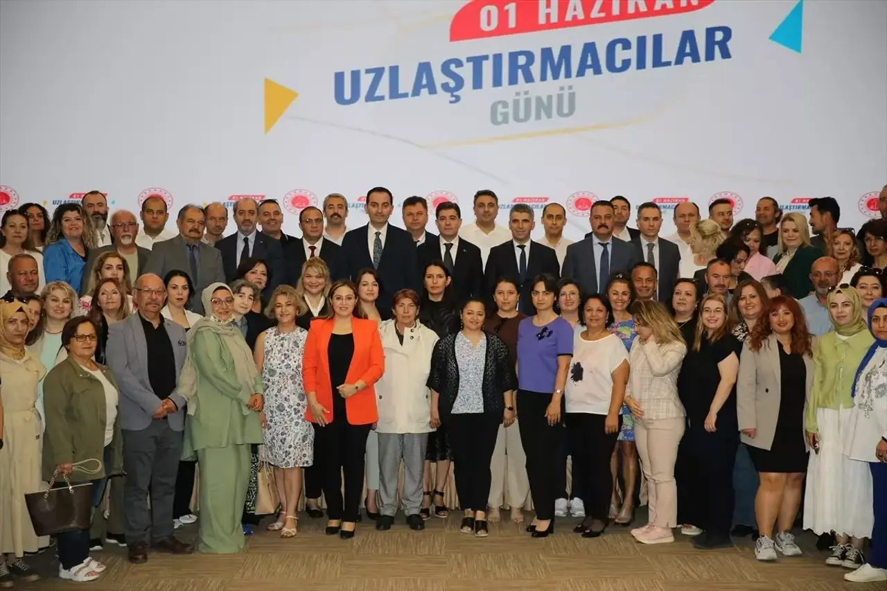 UZLAŞTIRMACILAR GÜNÜ VESİLESİYLE BİR DEĞERLENDİRME